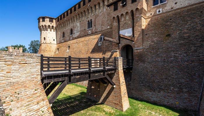 Un ingresso al borgo medievale