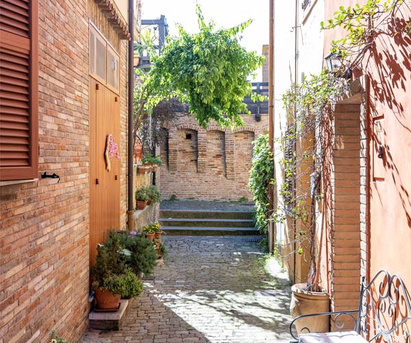 Silenziosa via de Le Corti